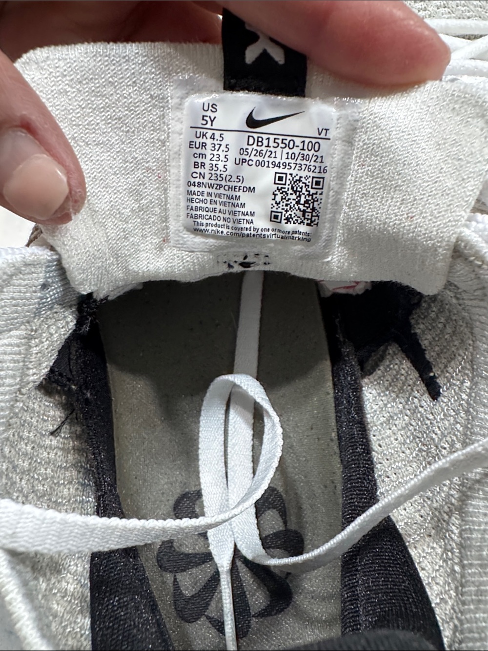 Nike Flyknit VaporMax Sneaker in Light Gray, White, Black 2021 Fk - Picture 9 of 10